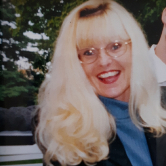 Welcome to Debbie's Den! - Picture 1 of 3